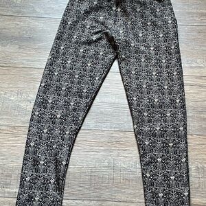 Coco Carmen Black and White Patterned Leggings. Item # 11369